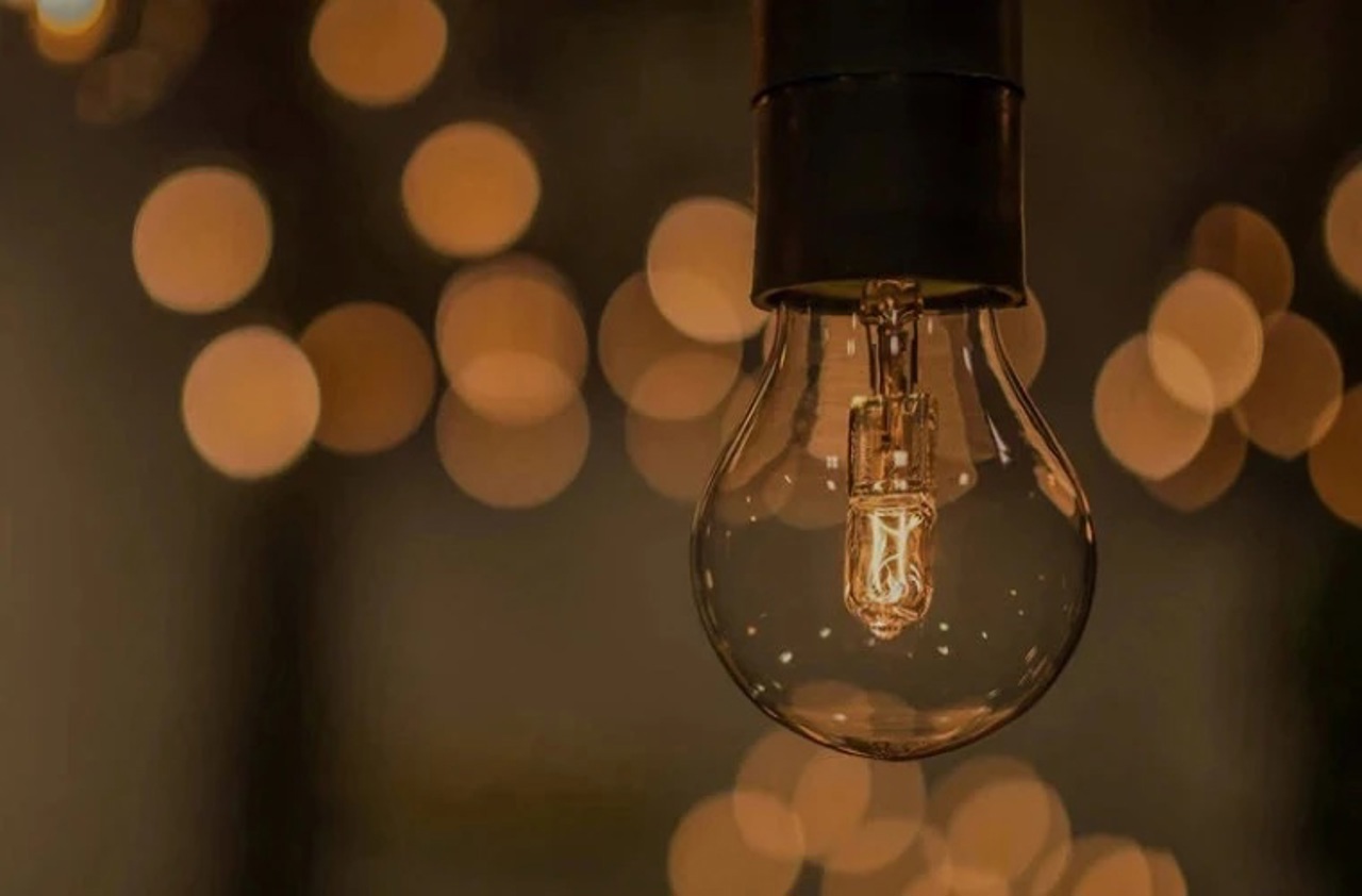 Necesarul de energie electrică pentru 9 august, acoperit integral. Energocom îndeamnă la economie în orele de seară