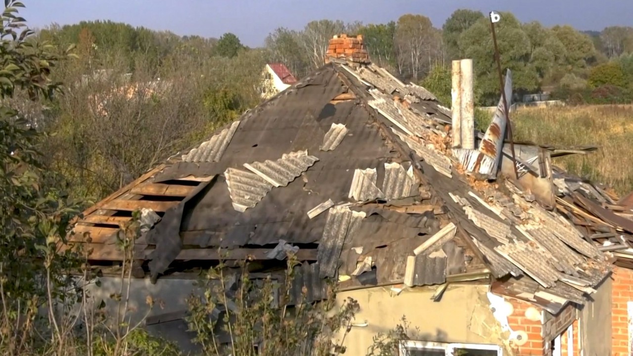 Ucrainenii se pregătesc pentru o iarnă grea: Fac rezerve de lemne și instalează cazane de rezervă