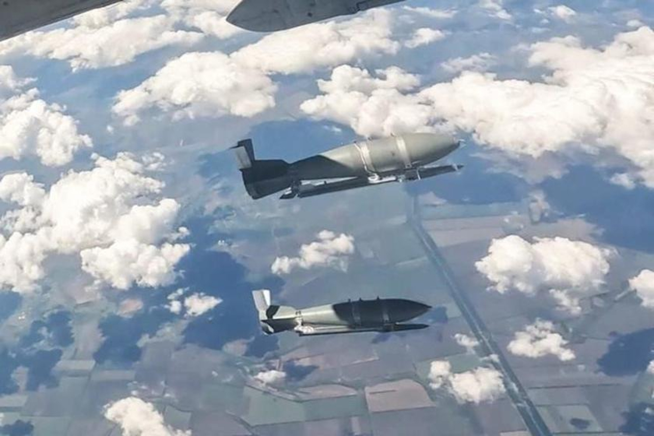 Cel puțin 143 de bombe aeriene au fost „scăpate” de Rusia, în 2025, pe propriile teritorii și pe cele ocupate 