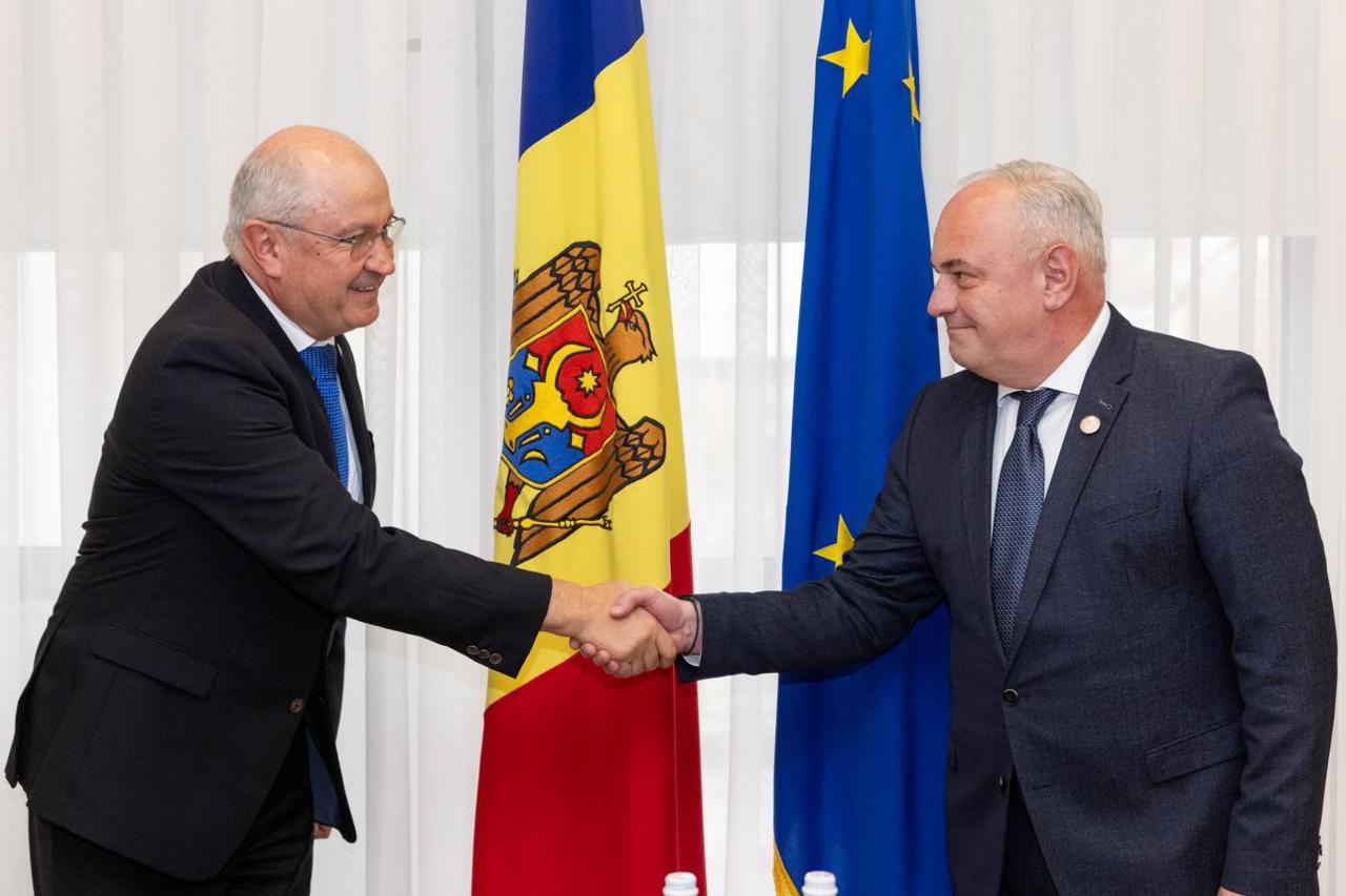 „Poporul ucrainean luptă pentru securitatea regională”: Premierul Munteanu condamnă agresiunea rusă împotriva Ucrainei