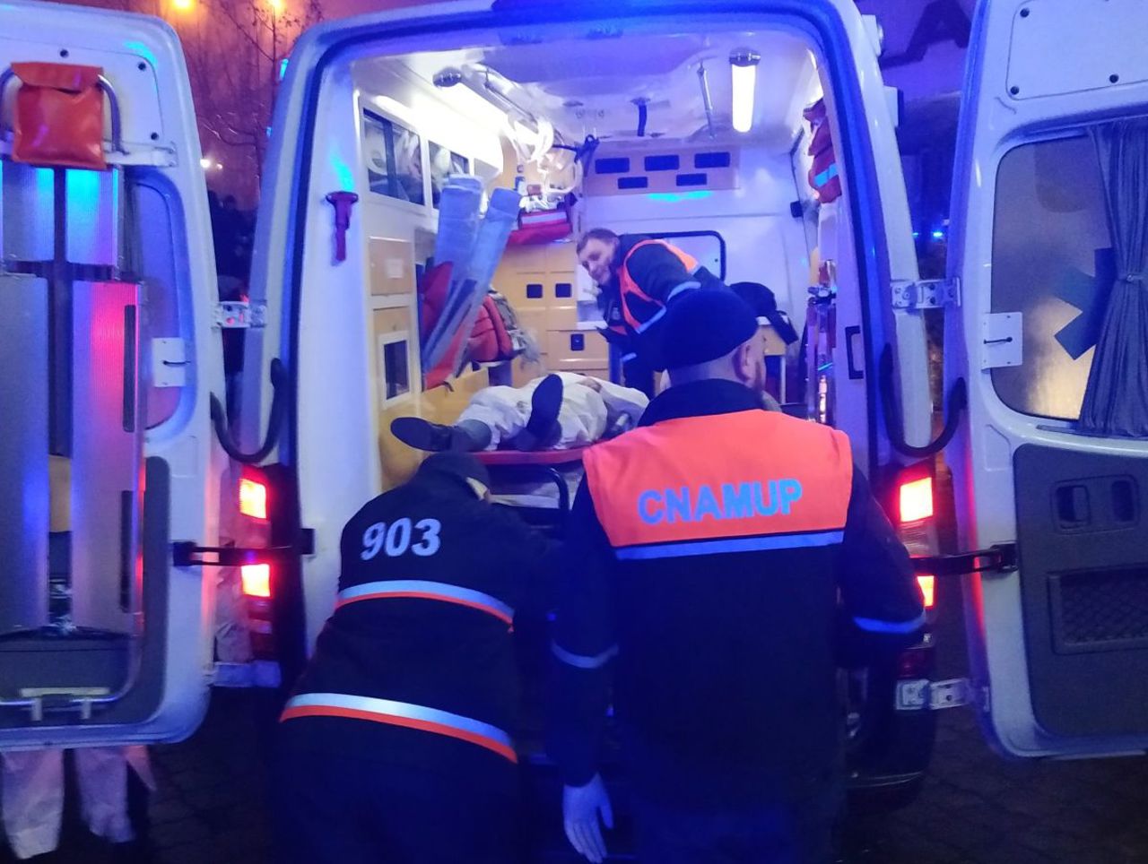 Sărbători cu probleme: 11 persoane s-au intoxicat cu alcool în noaptea dintre ani