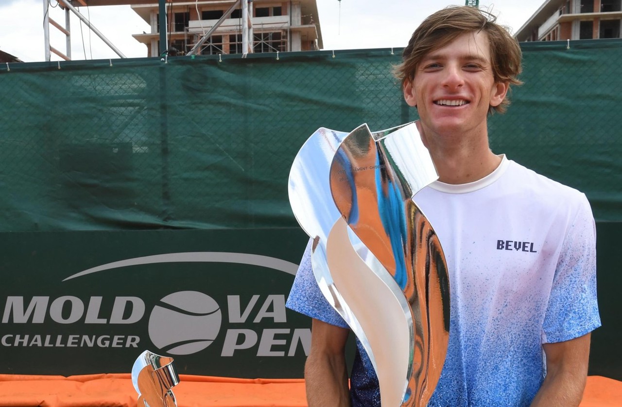 Stefanos Sakellaridis wins dramatic tennis final in Moldova