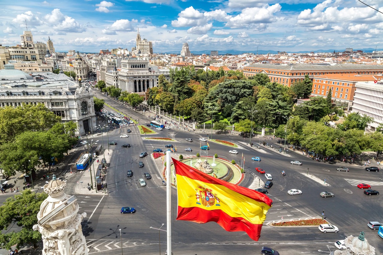 Românii din Spania vor putea obține dubla cetățenie până la sfârșitul anului, promite premierul Marcel Ciolacu