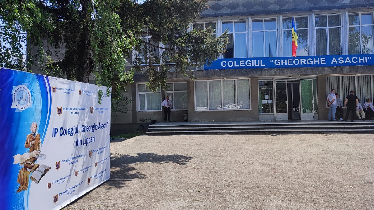 Колледж "Георге Асаки" в городе Липканы отметил 60-летие со дня основания