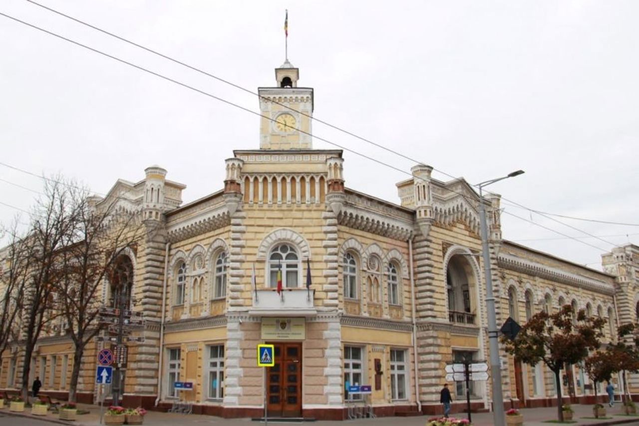 Chisinau Mayor Criticises Government: Financial Strain Revealed