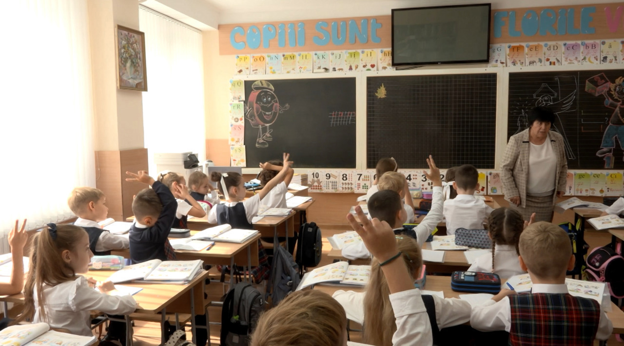 Tot mai mulți elevi în școlile din Chișinău. Primarul Ceban pune creșterea și pe seama închiderii unor școli din sate