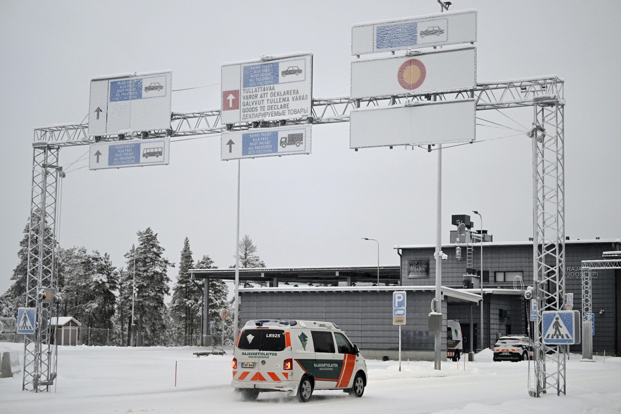 Finland closes all but one of its borders with Russia