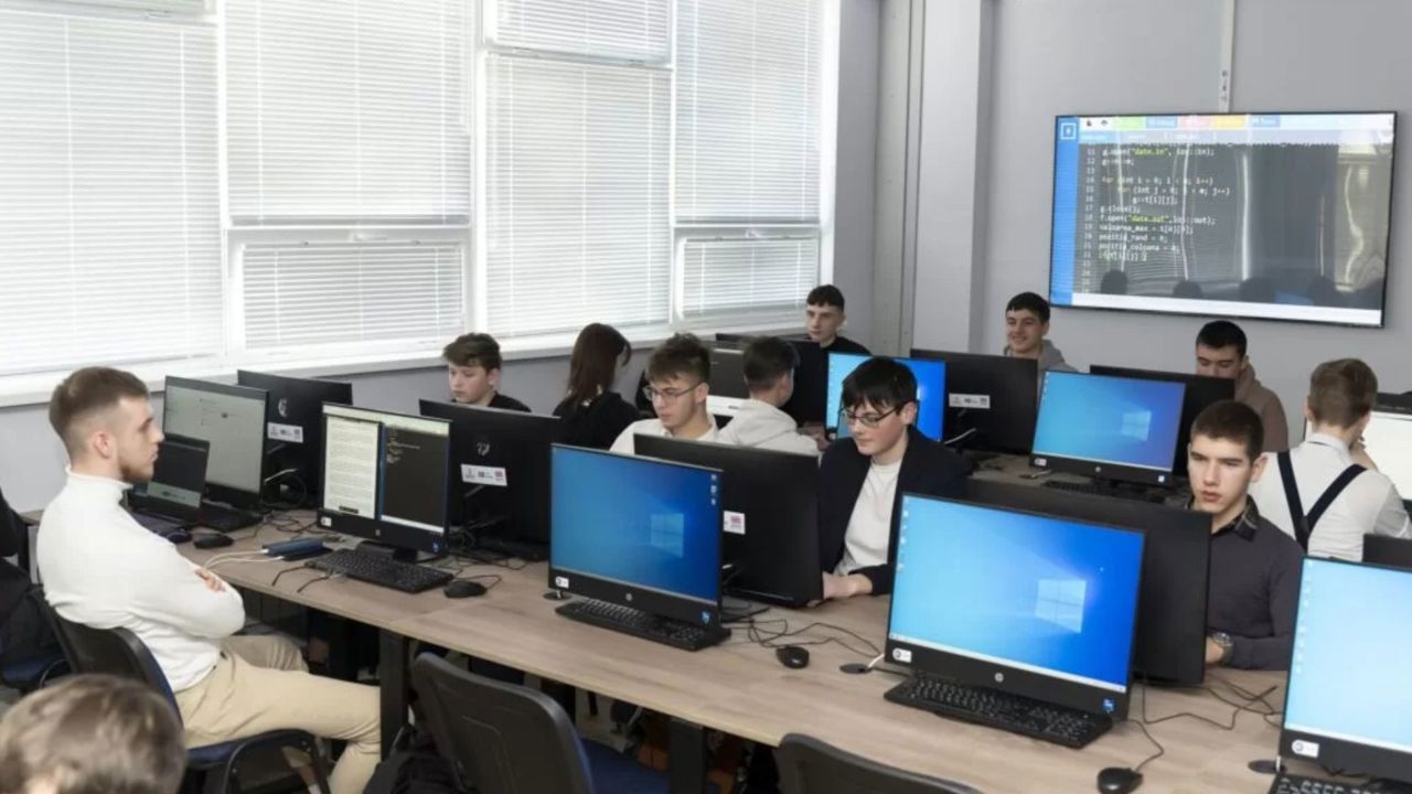 De la memorare la gândire algoritmică: Informatica, predată altfel 