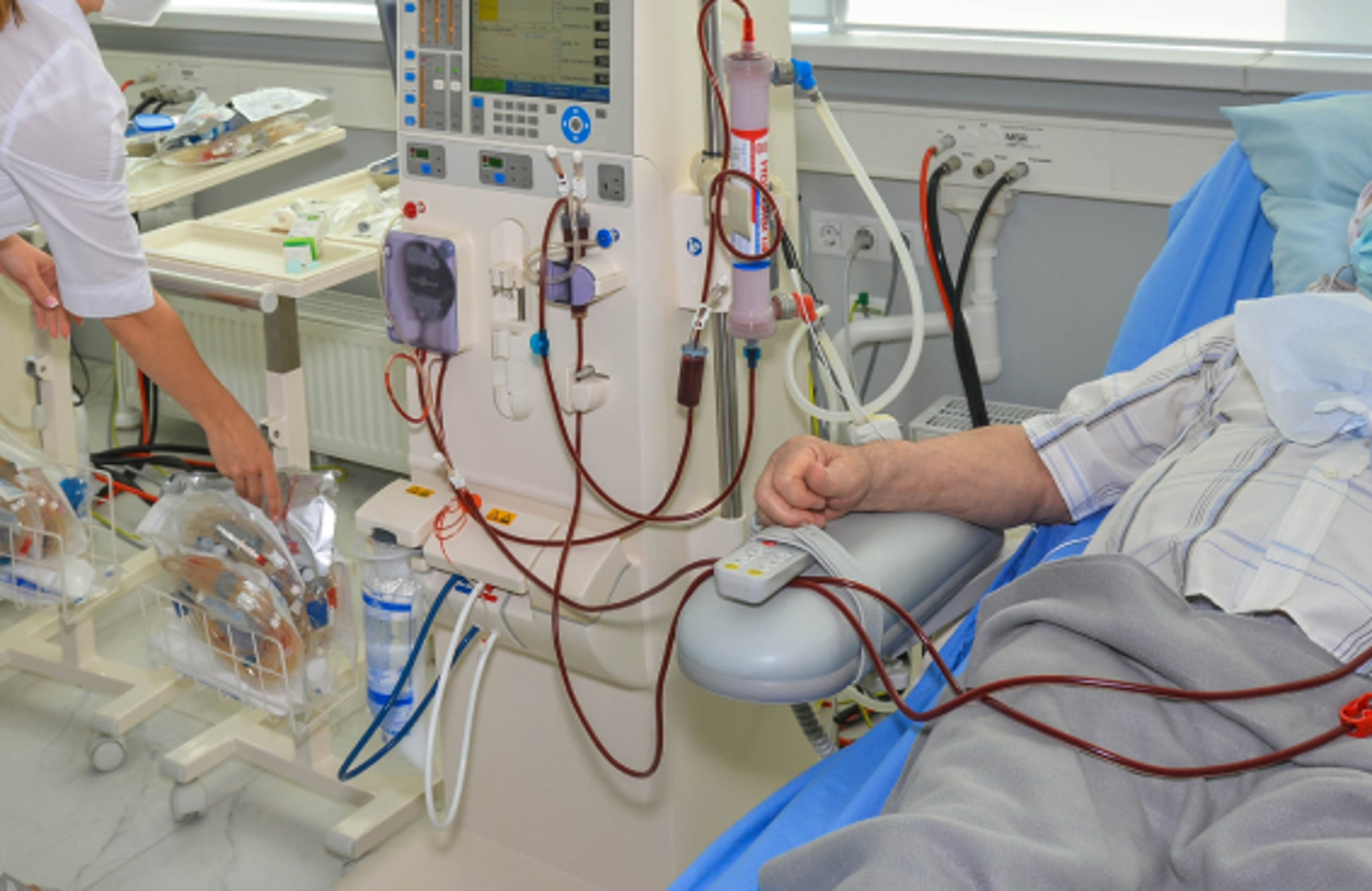 Tratament românesc pentru pacienți moldoveni: trec hotarul pentru dializă