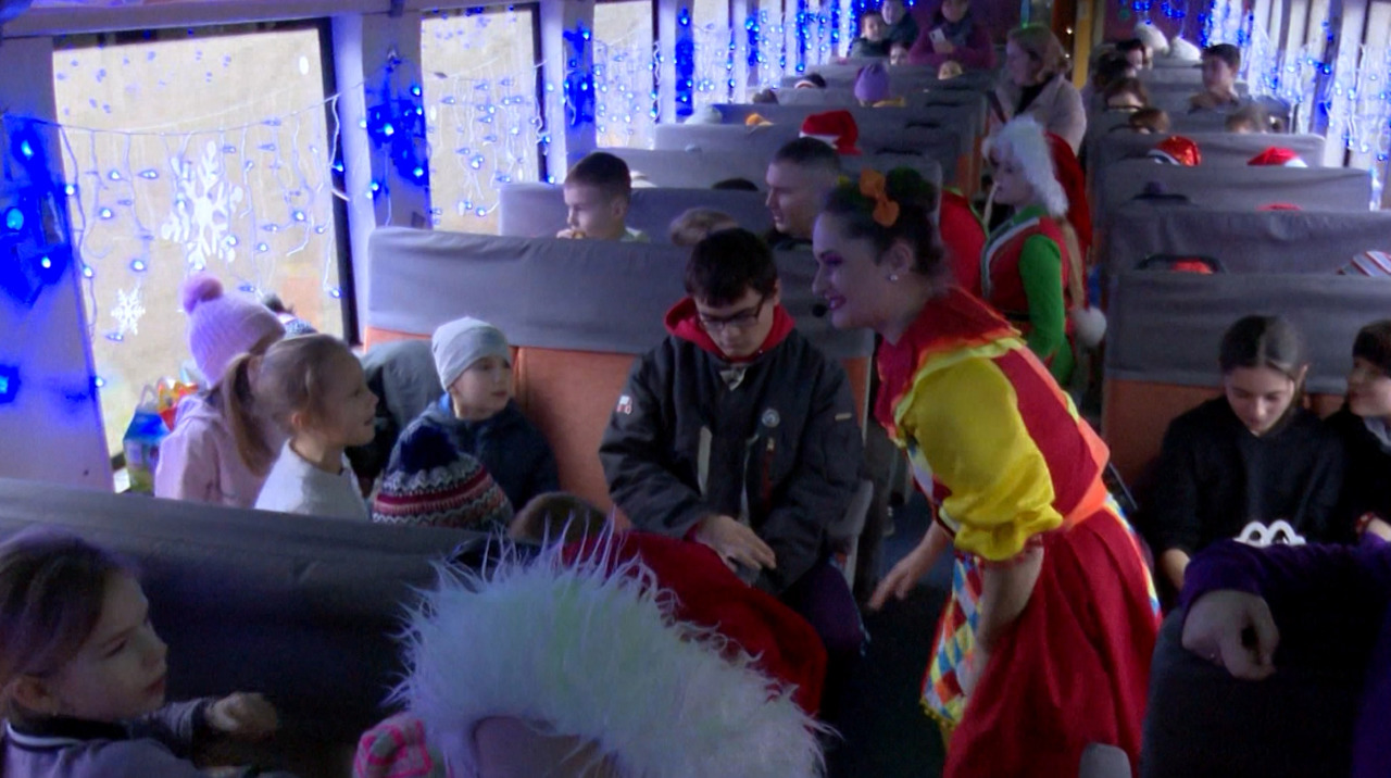 Santa’s train sets off from Chisinau, carrying 270 children on a “Race to the North Pole”