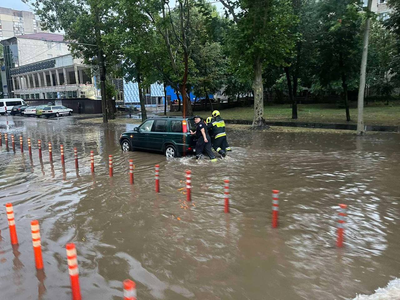 Ploi, grindină și vijelie: Meteorologii au emis un nou cod galben de instabilitate atmosferică