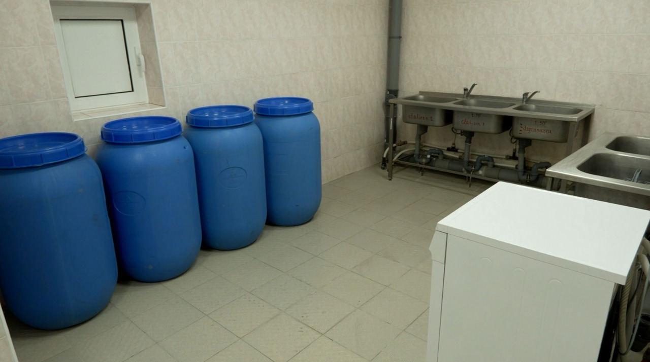 Capitala se pregătește pentru orice scenariu: Apă stocată în spitale și grădinițe