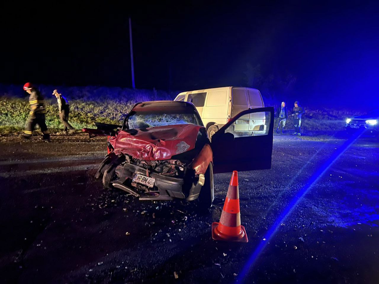 Două mașini s-au ciocnit frontal la Sângerei. Două persoane, transportate la spital 