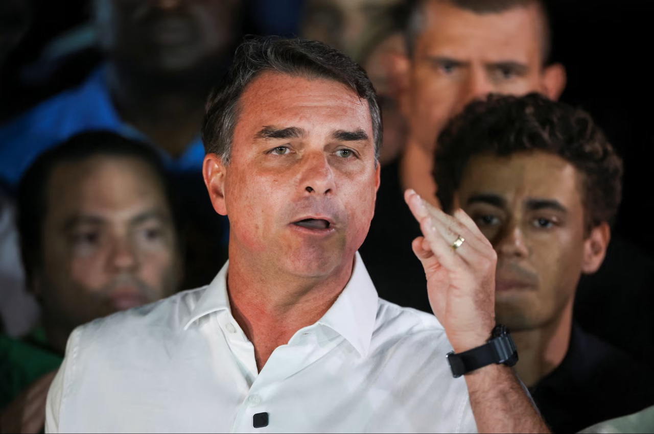 Aterizat în SUA, Flávio Bolsonaro se declară „liderul de drept” al Braziliei după înfrângerea în alegeri