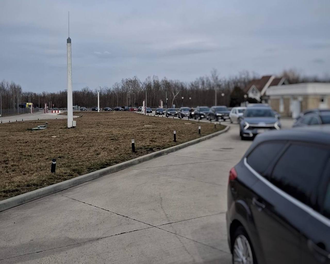 La postul vamal de frontieră Sculeni se circulă fără dificultăți. Traficul intens, fluidizat 