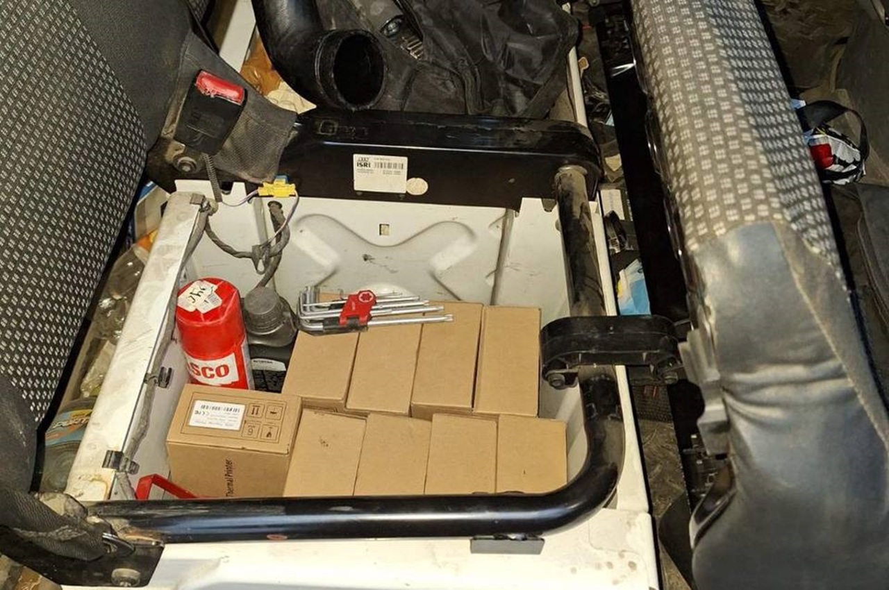 Un șofer a încercat să intre pe teritoriul R. Moldova cu terminale de plată și scanere ascunse