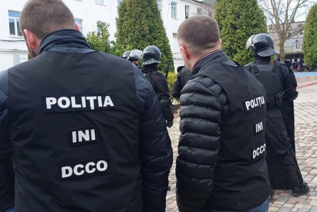 Șantaj soldat cu deces în pușcărie. Oamenii legii au efectuat percheziții în trei penitenciare din țară