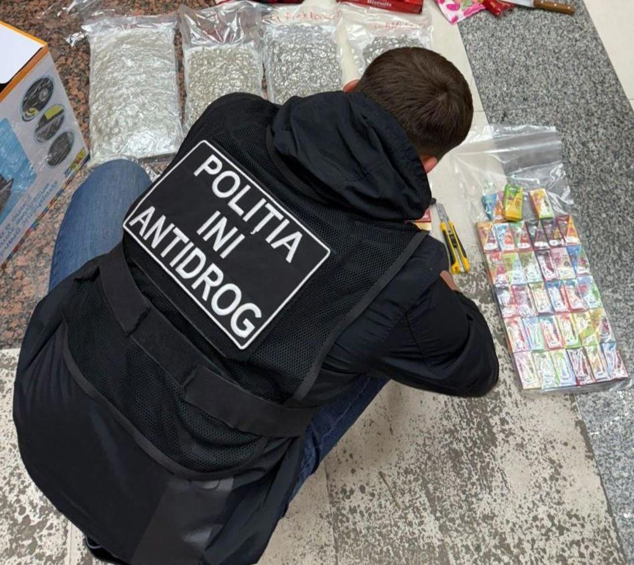 Afacere cu droguri în Chișinău: oamenii legii au ridicat substanțe interzise în valoare de peste 2.5 milioane de lei