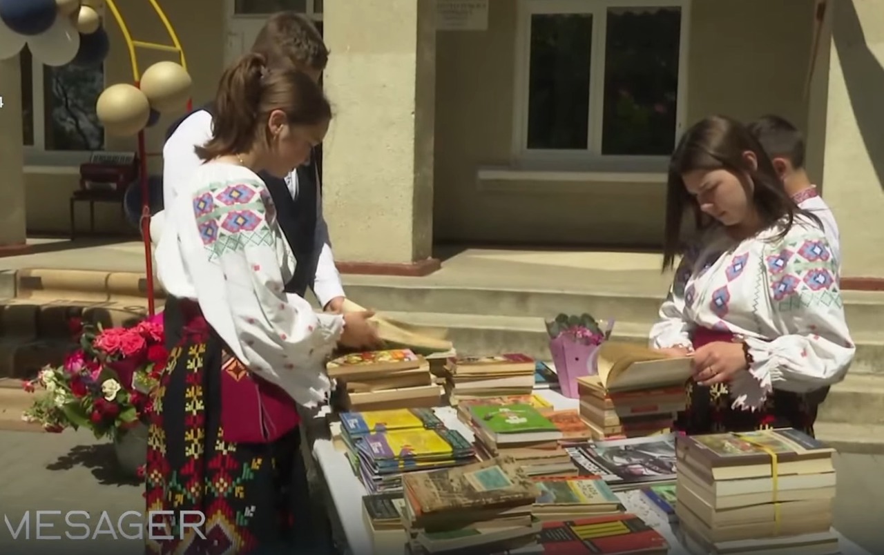 „Donează o carte, schimbă un destin”: Bibliotecile din Pârjolteni și Horodiște au devenit mai bogate cu sprijinul oamenilor generoși din România