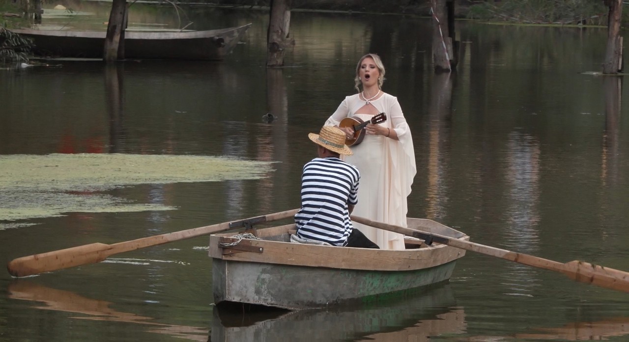 Serenade venețiene pe malul Răutului: Violeta Botezatu a adus magia canalelor din Italia la Butuceni