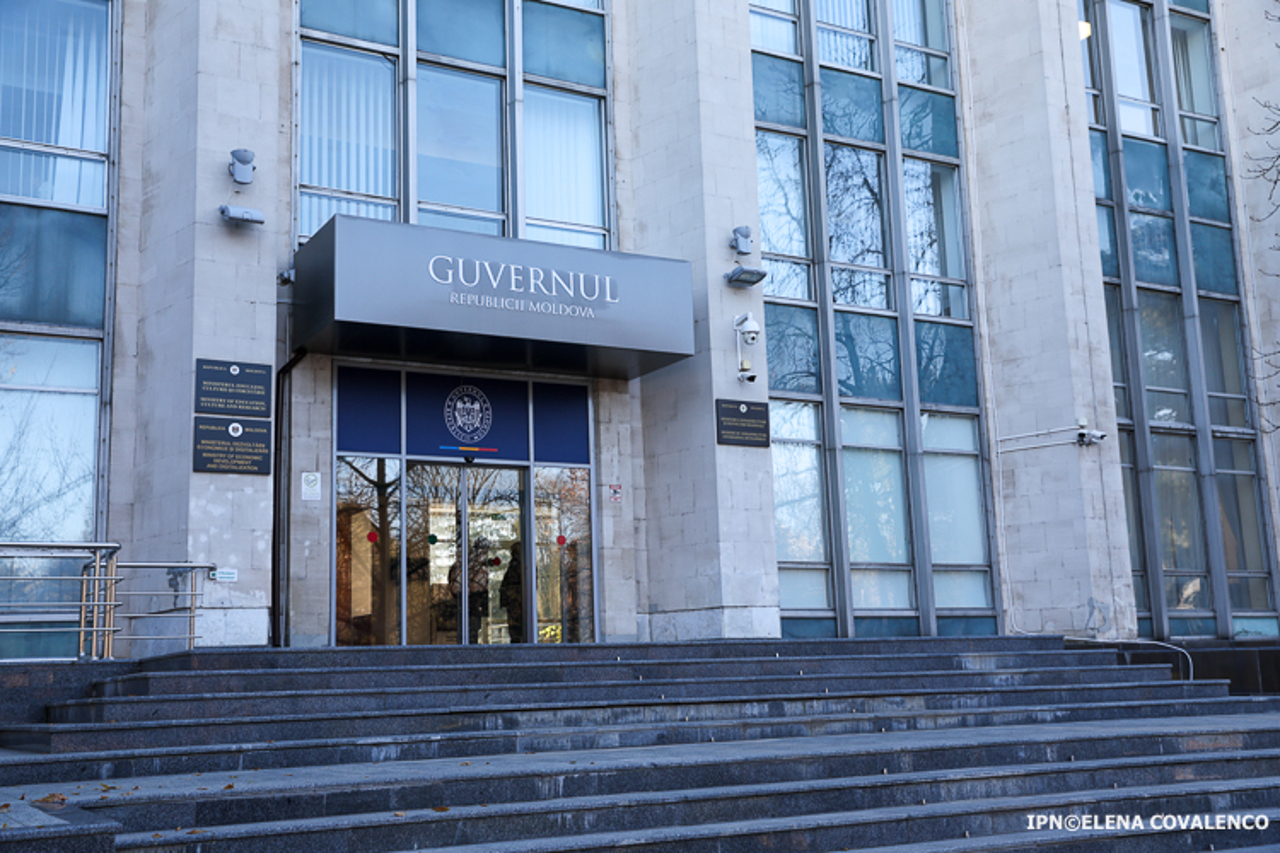 Guvernul reduce cheltuielile publice: Achizițiile neesențiale vor fi tăiate cu cel puțin 10%