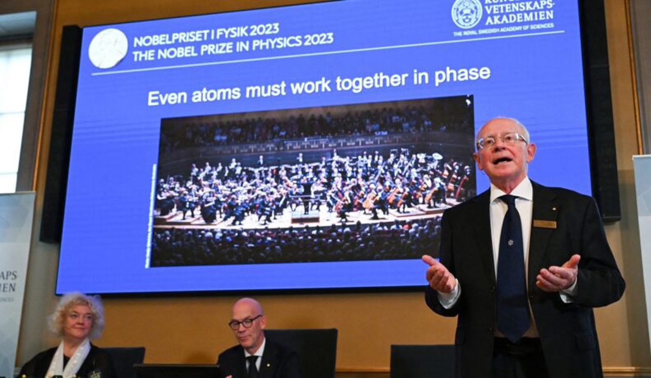 Premiul Nobel pentru Fizică 2023 a fost câștigat de trei savanți și a fost acordat pentru studierea mișcării electronilor