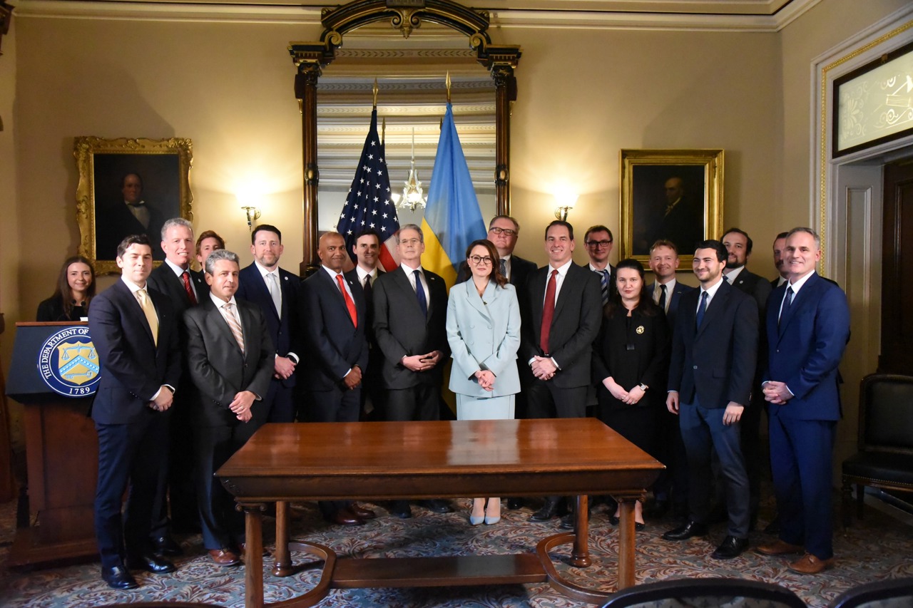 Политолог из Киева Георгий Чижов прокомментировал соглашение о недрах между США и Украиной