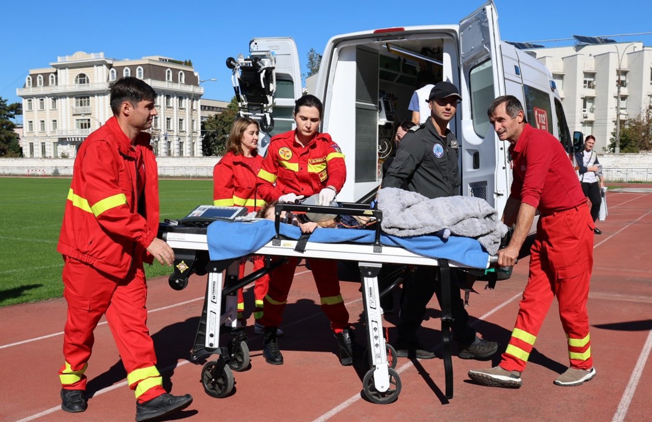 A boy with a rare genetic disease, transported by helicopter to Iasi