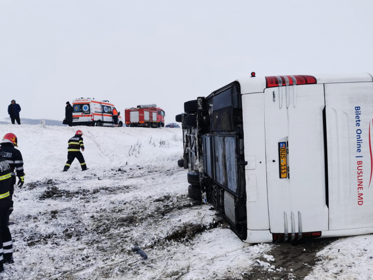 Un autocar cu moldoveni s-a răsturnat în România: Trei persoane au fost rănite