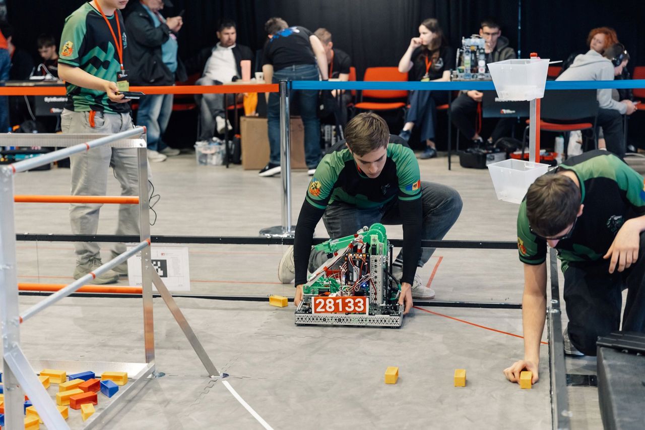 Roboții au intrat în arenă: 20 de echipe s-au duelat la „RoboRangers Cup Last Call”