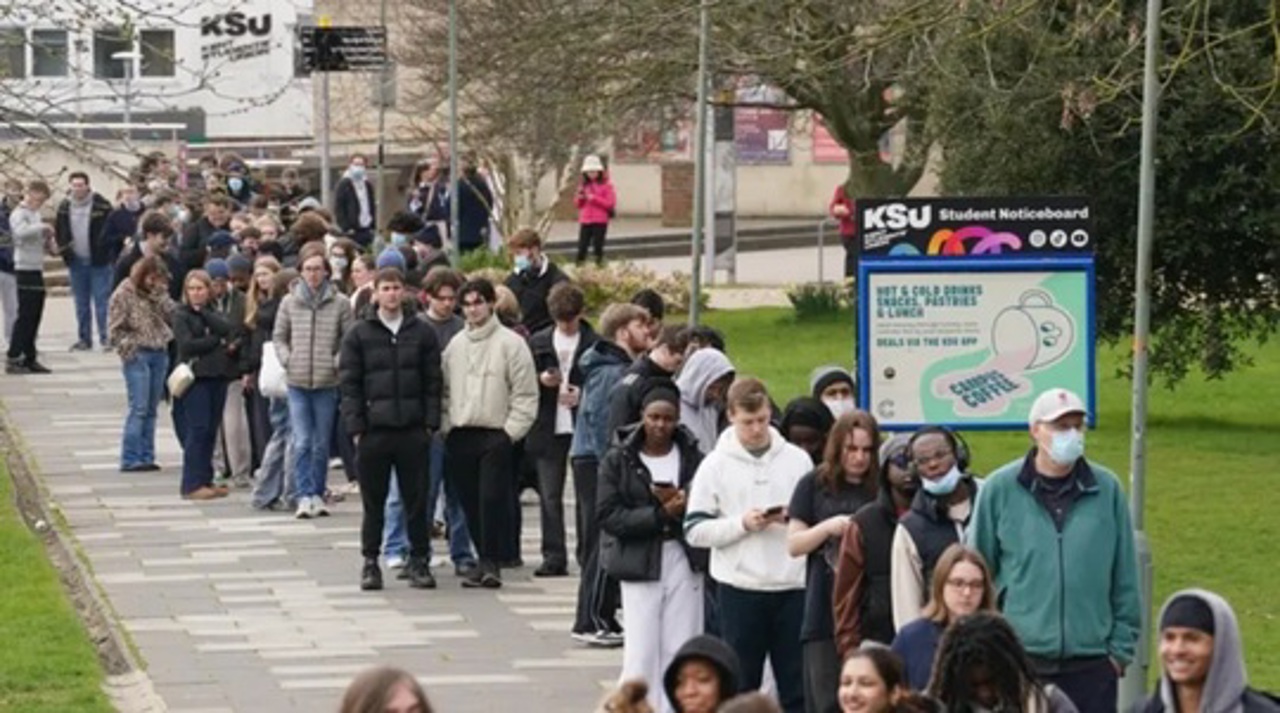 Epidemie de meningită în Marea Britanie, există și decese: „Tulpina exactă nu a fost încă identificată”