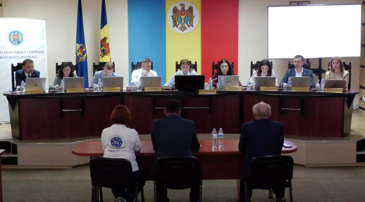 ELECTORALA 2025 // Partidul „Democrația Acasă” și AUR, avertizate de CEC: două candidate cu semne de întrebare și termen de 24 de ore pentru modificarea listei