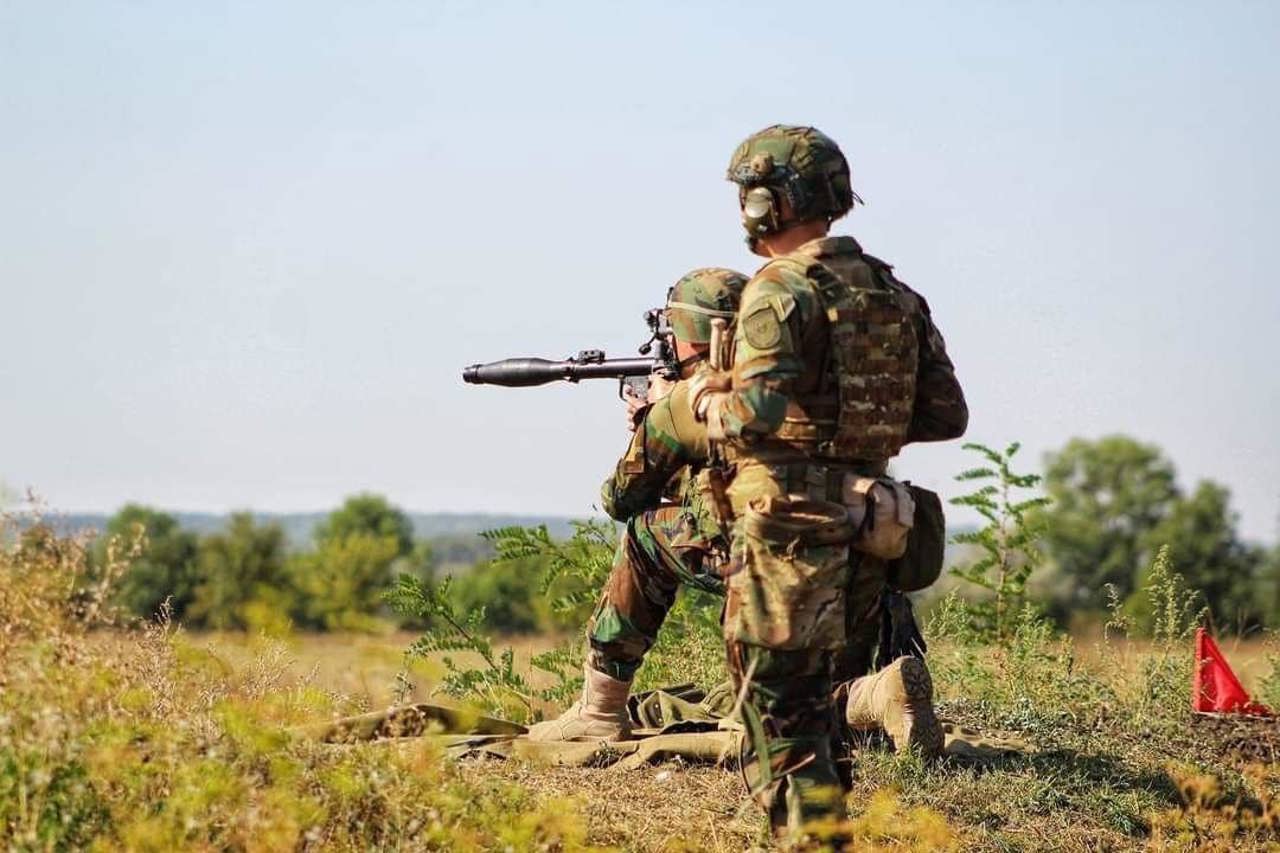Un soldat a ajuns la spital, împușcat accidental de un alt militar. Ministerul Apărării: Starea pacientului este satisfăcătoare