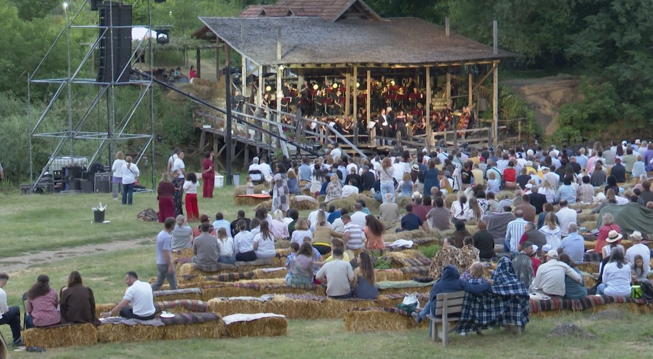 Muzica clasică s-a împletit armonios cu peisajele de la Butuceni în ultima seară a Festivalului „DescOperă” 