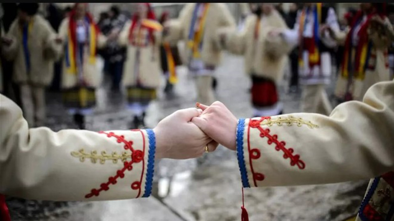 Патриотические песни и стихи звучали сегодня на севере страны. Как в Сороках отметили объединение Бессарабии с Румынией