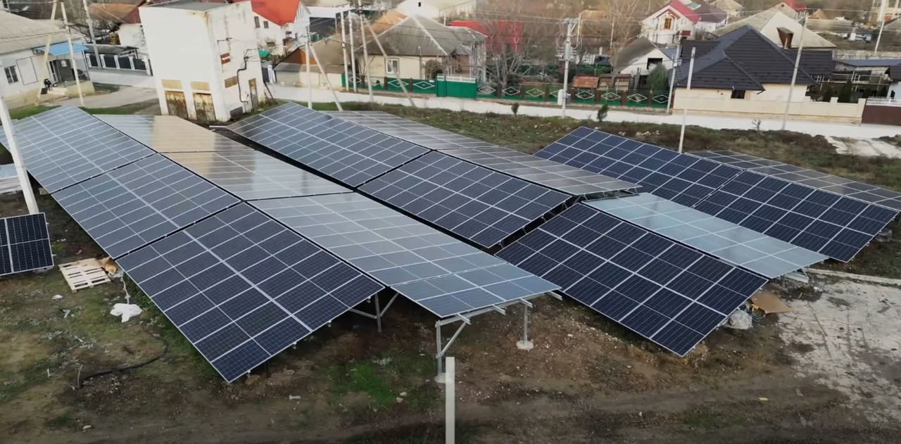 Satul Sireți, exemplu de independență energetică: iluminat stradal și instituții publice alimentate din energie solară