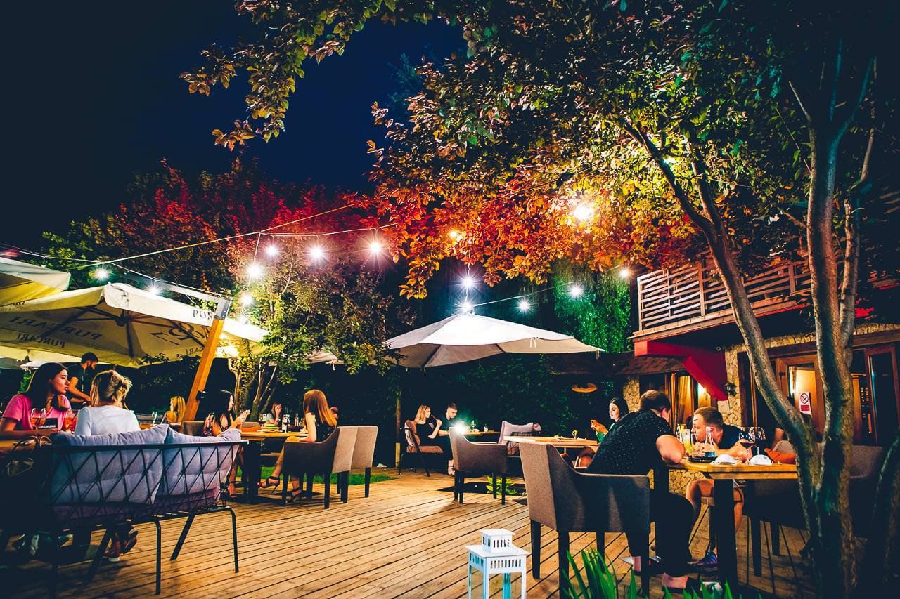 FOTO | Cum arată restaurantul din sectorul Râșcani al capitalei, distrus de flăcări noaptea trecută