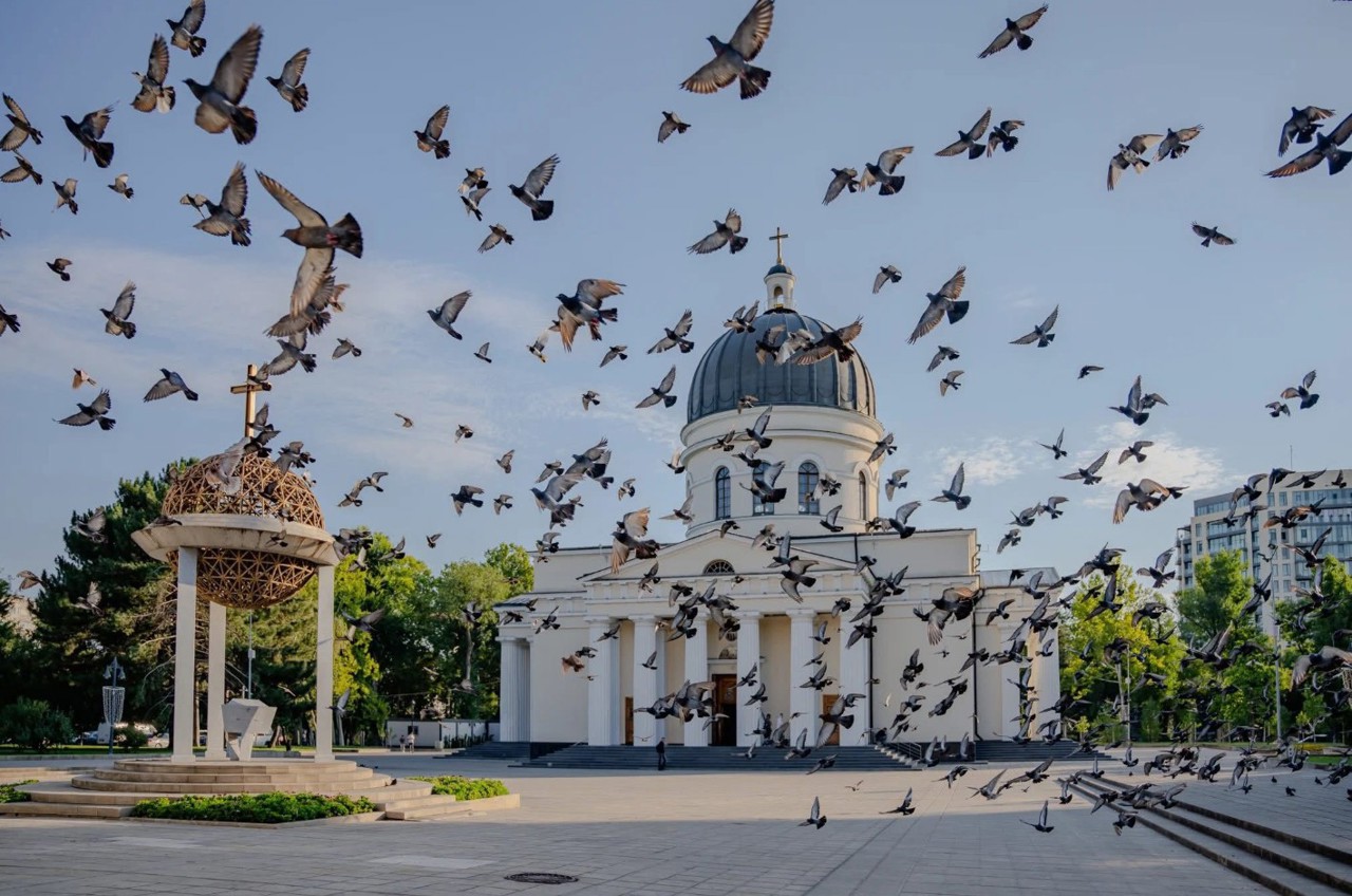 Biserica în campania electorală: După „scăpările” din toamna trecută, Mitropolitul Vladimir le cere preoților „să se abțină de la propagandă politică”