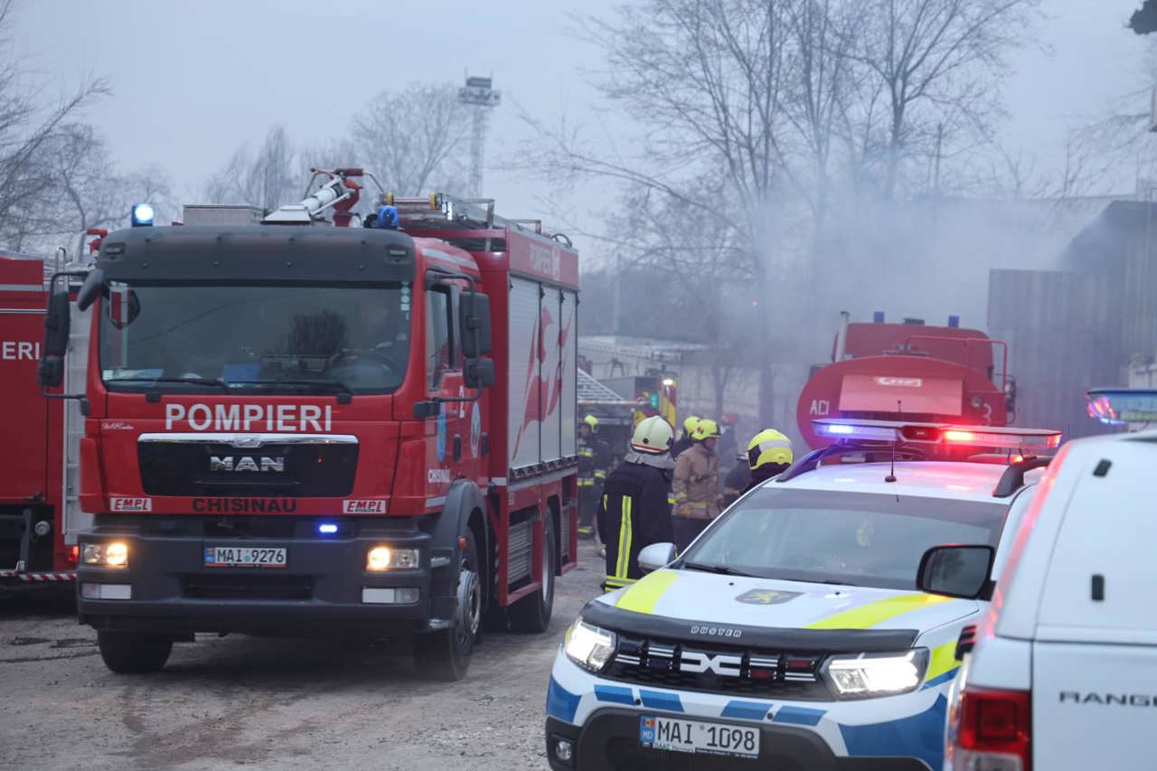 Lipsa parcărilor din curțile blocurilor din Chișinău îngreunează munca salvatorilor. Precizările autorităților municipale