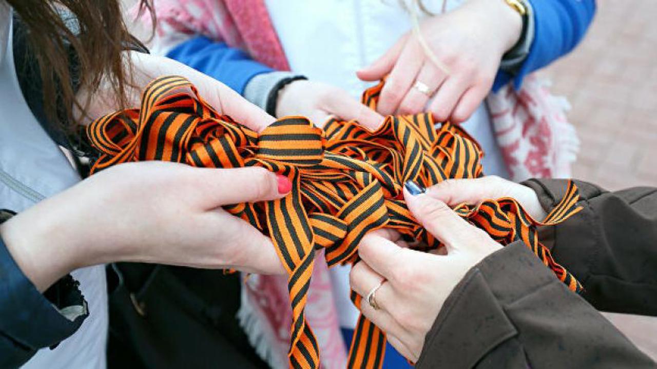 Wearing banned May 9 symbols will result in police fines