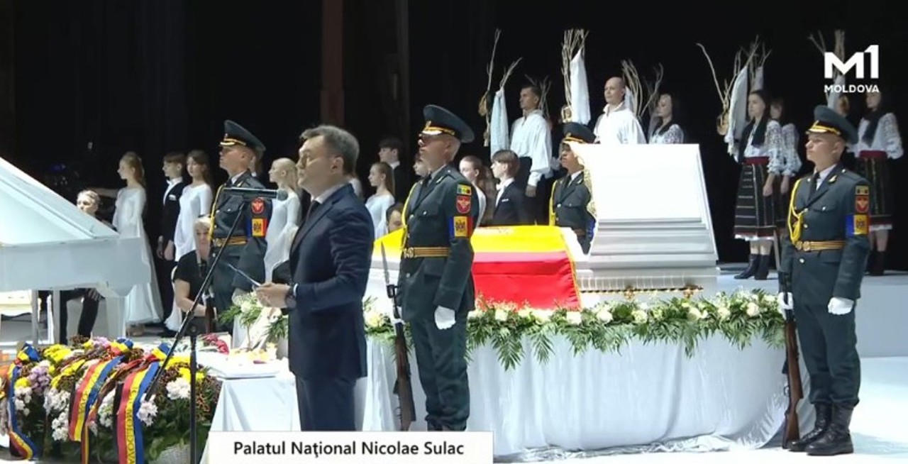 Premierul Dorin Recean, mesaj la funeraliile lui Eugen Doga: „A dus R. Moldova în toată lumea, ne-a așezat în patrimoniul cultural mondial și ne-a făcut mândri că țara noastră mică a dat întregii lumi un om planetar, un titan”