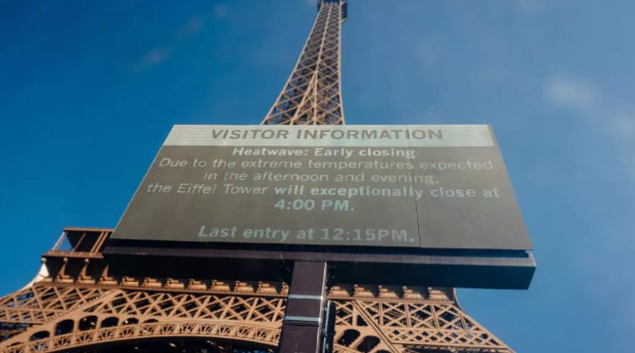 Canicula afectează mari atracții turistice din Franța: Turnul Eiffel, Muzeele Louvre și Orsay și-au redus programul 