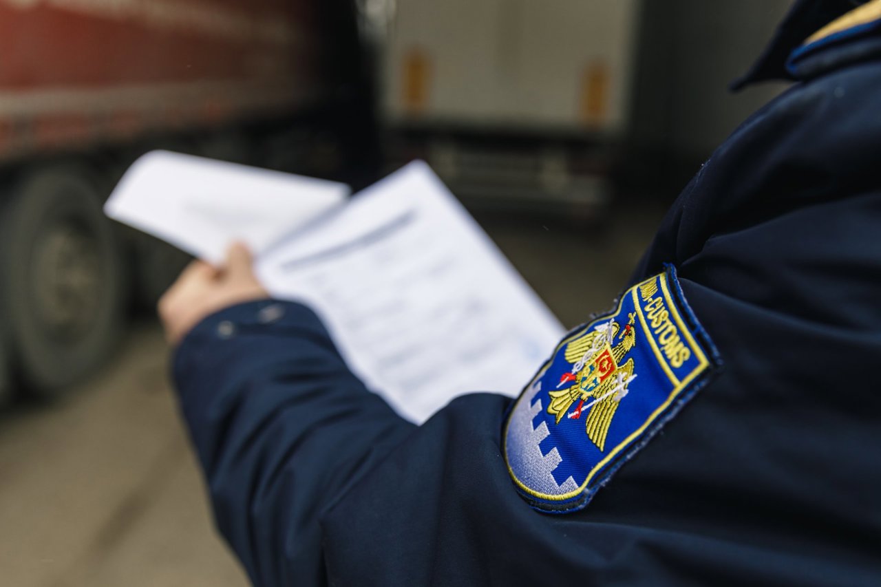 Autoritățile anticipează o creștere a numărului de colete expediate din străinătate, de Paște: Ce produse nu pot fi trimise