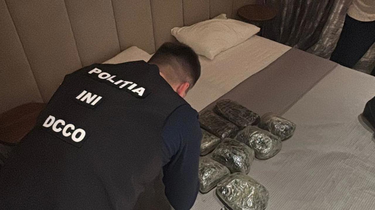 В гостинице в Новоаненском районе нашли сумку с наркотиками