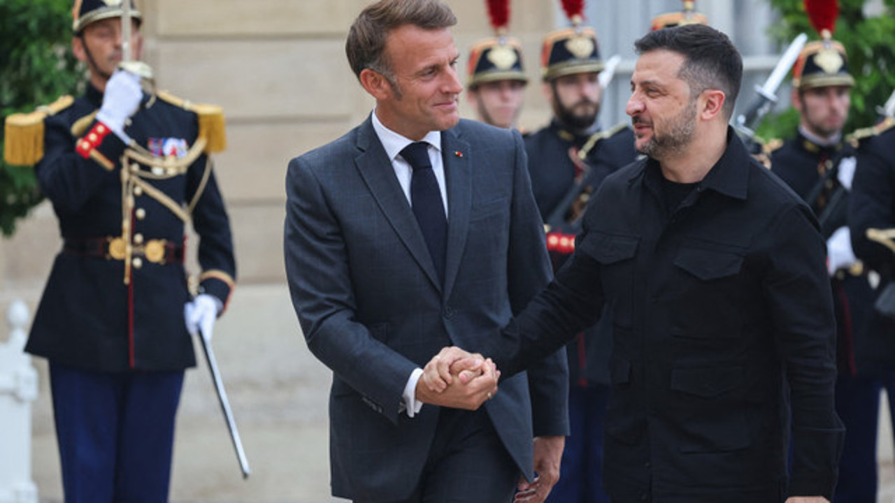 Vizita lui Zelenski la Paris: Macron promite că războiul din Orientul Mijlociu nu va oferi „răgaz” Rusiei