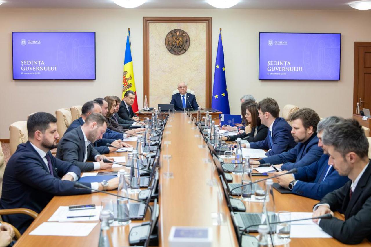 Guvernul Munteanu, 100 de zile de mandat: Opoziția îl numește Cabinetul „zero”, iar guvernarea enumeră realizările Executivului