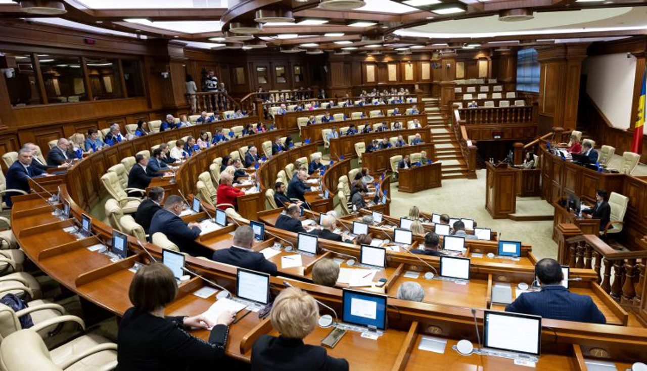 Raport Promo-LEX privind activitatea Parlamentului: Ce încălcări au fost constatate