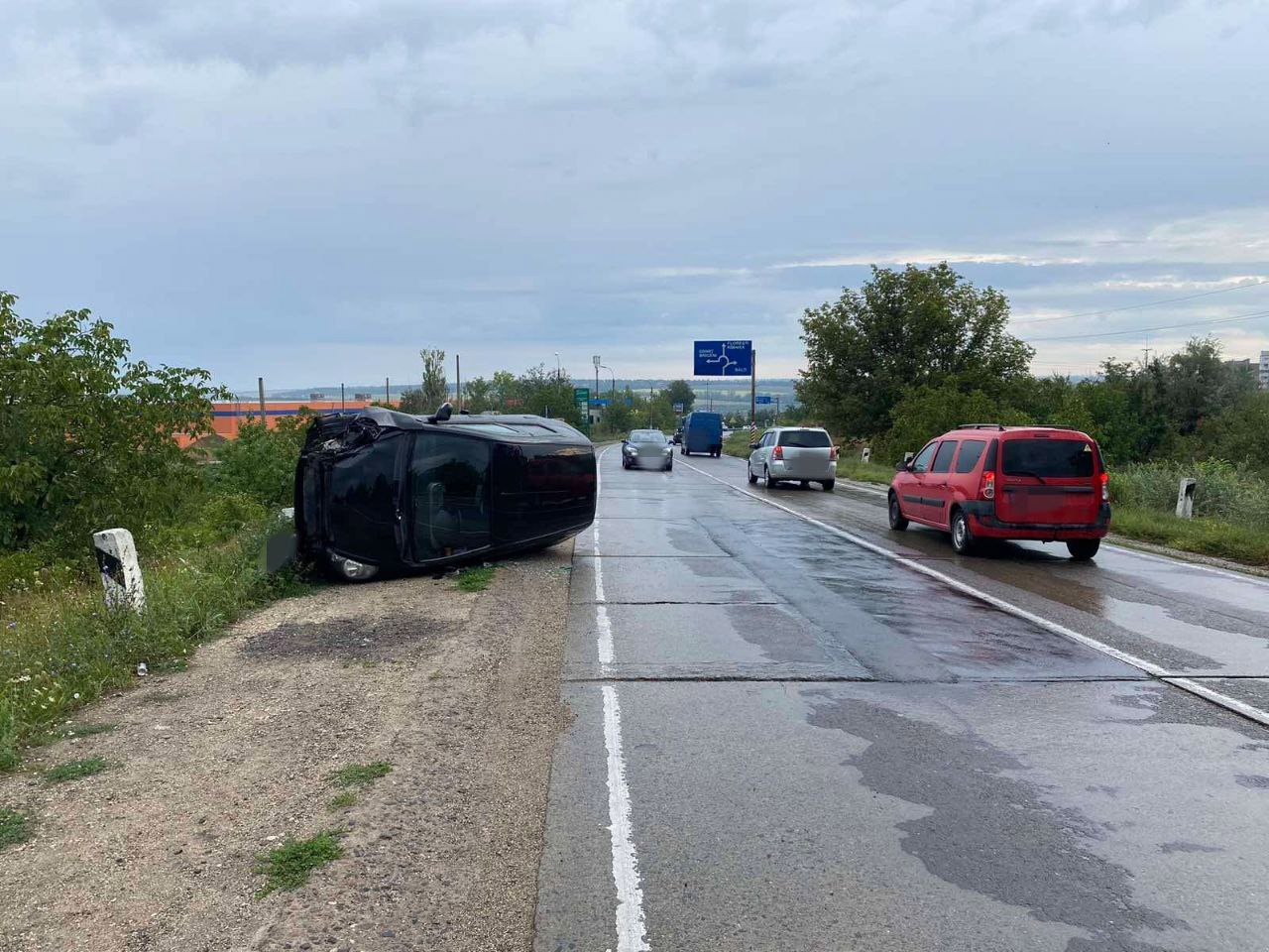 Accident în circumstanțe necunoscute la sensul giratoriu de lângă Bălți