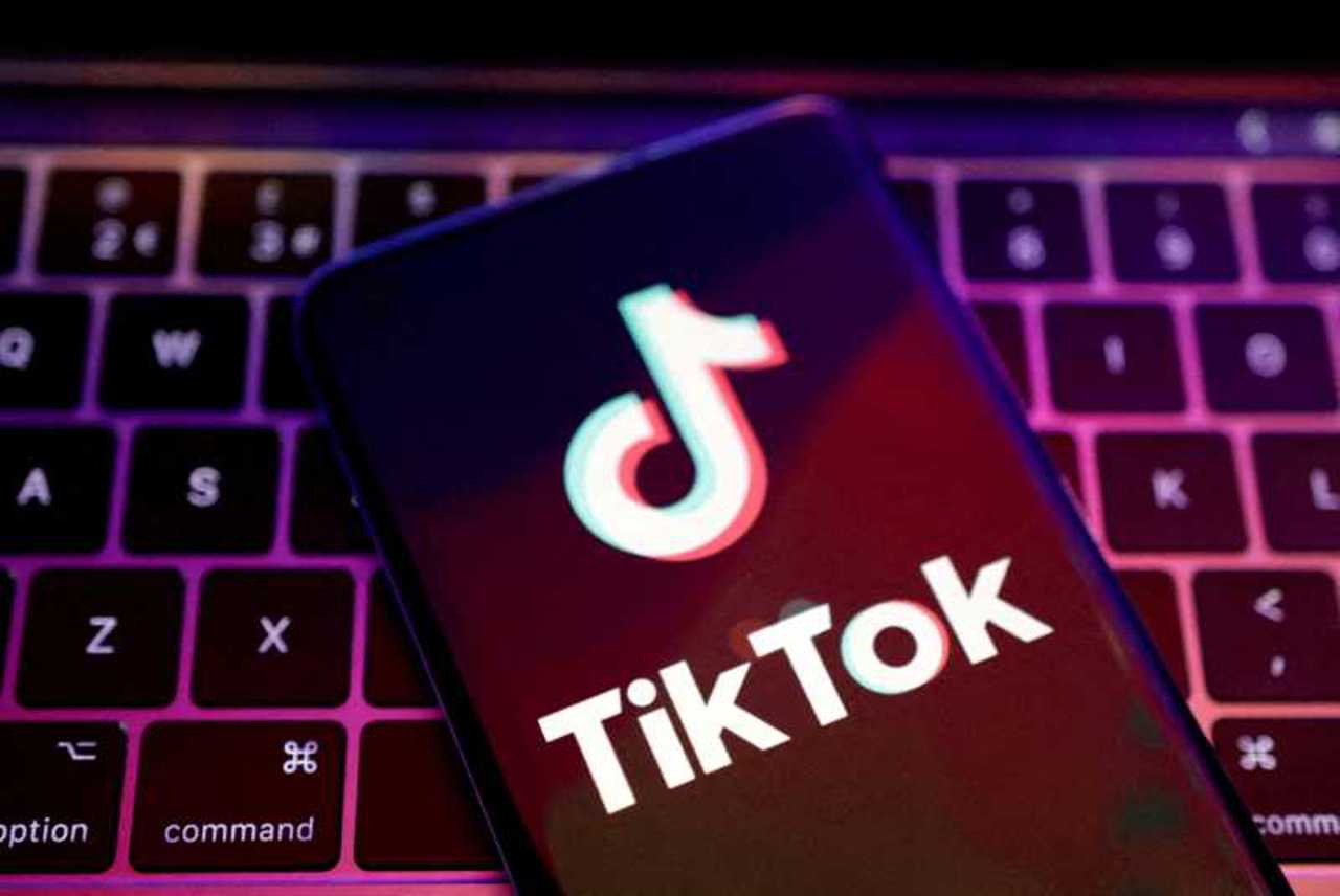 Sesizare venită de la TikTok: Un bărbat din Briceni, localizat de polițiști după ce și-a amenințat soția într-un live