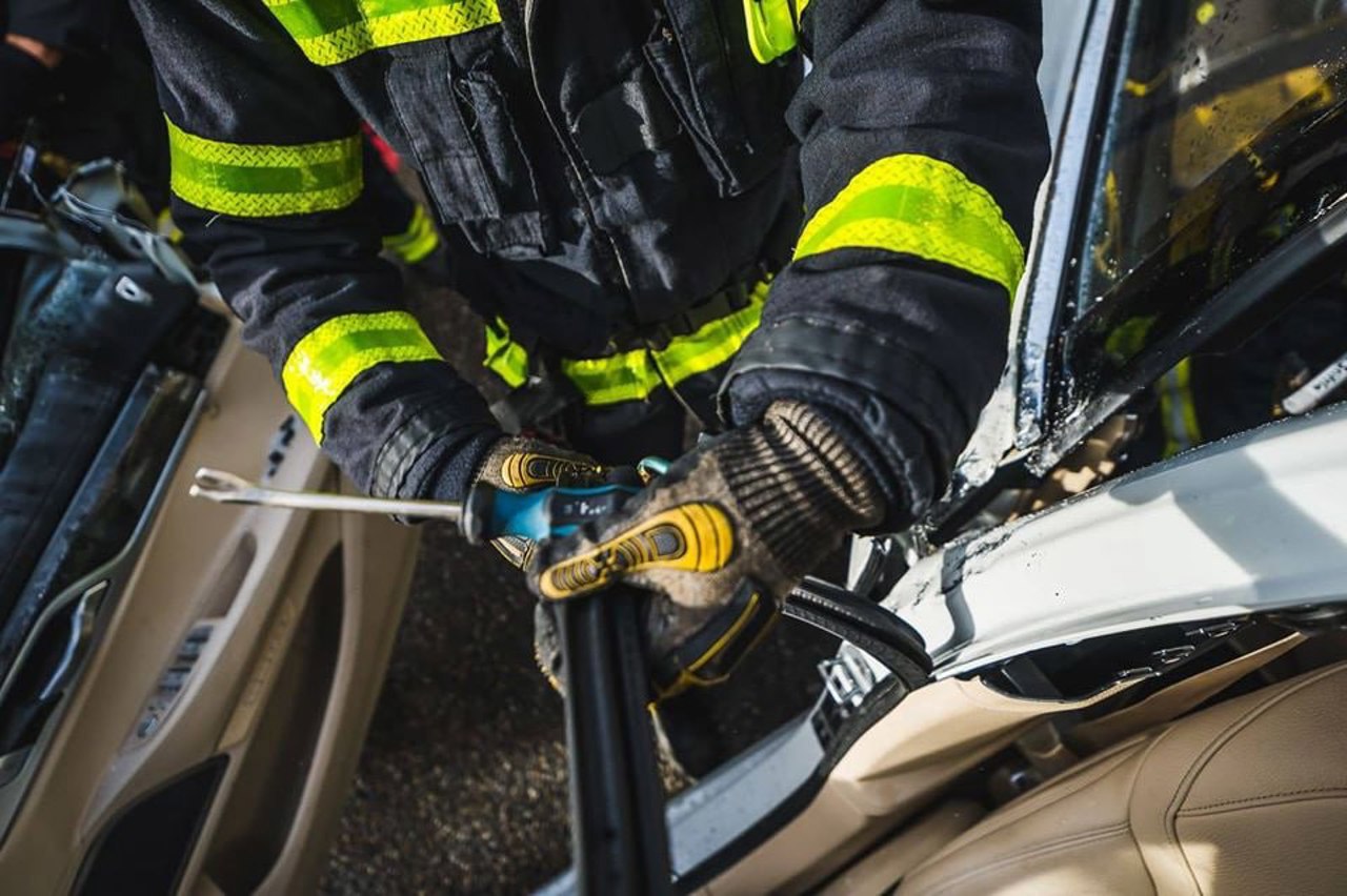 Accident la Briceni: Un bărbat, descarcerat și transportat la spital